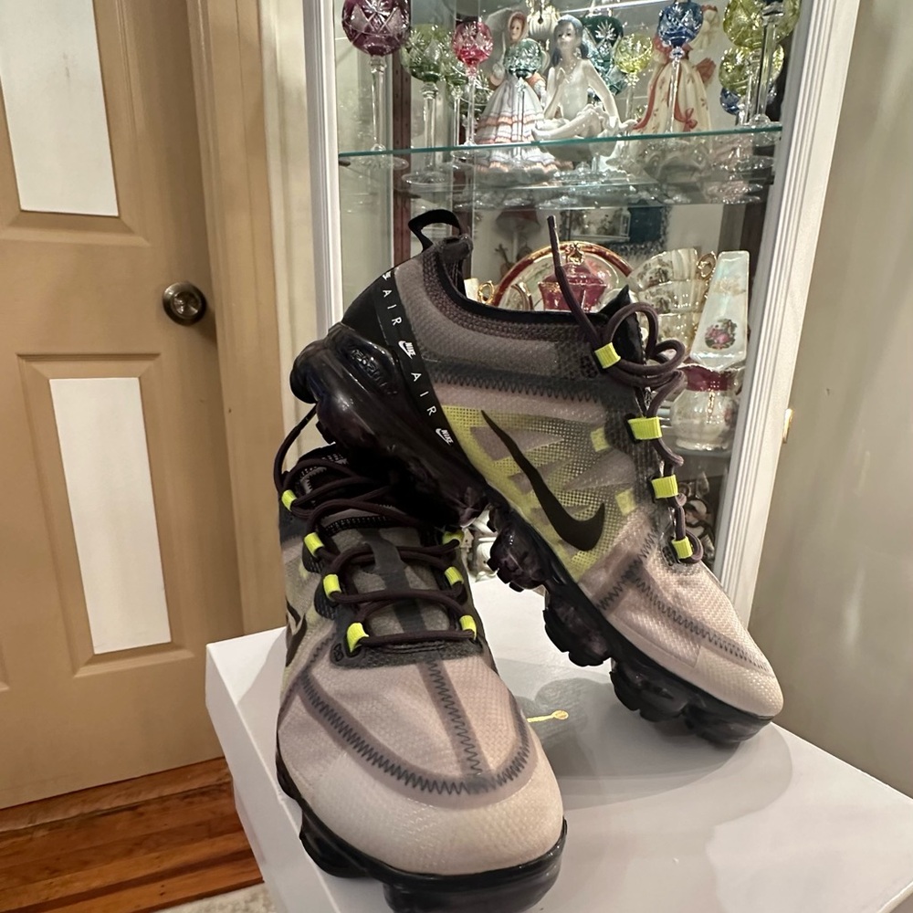 Men's Nike Vapormax tennis shoes size 9.5